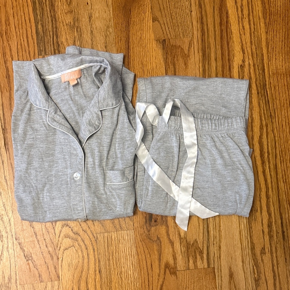 Bliss ladies grey pajamas Size small